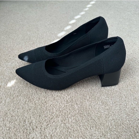 Burudani Pumps - Picture 2 of 3